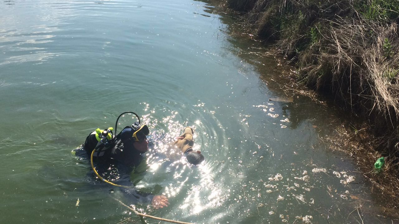 وفاة طفل غرقا بمياه بحر مويس أثناء لهوه بالكرة