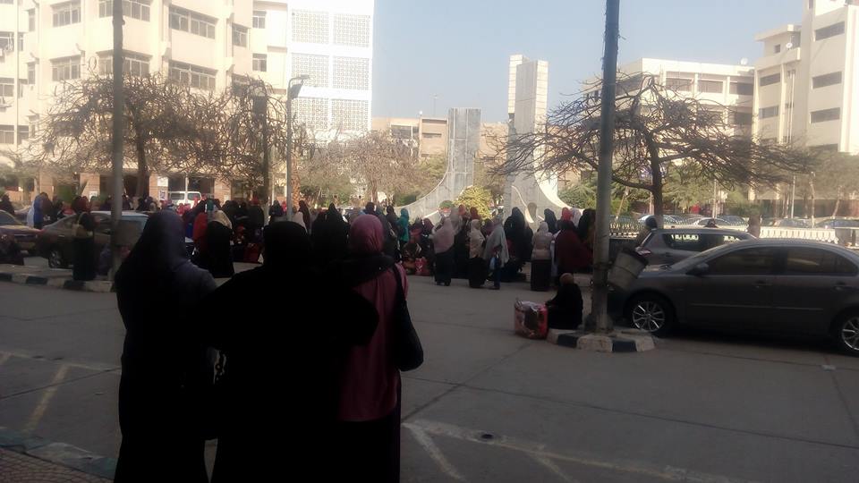 ممرضات جامعة الزقازيق يواصلن إضرابهن لليوم السابع على التوالي