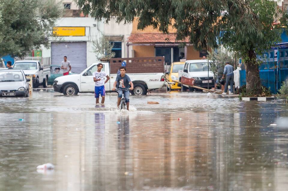 بالصور | بعد أشهر من الجفاف.. هطول أمطار غزيرة في تونس